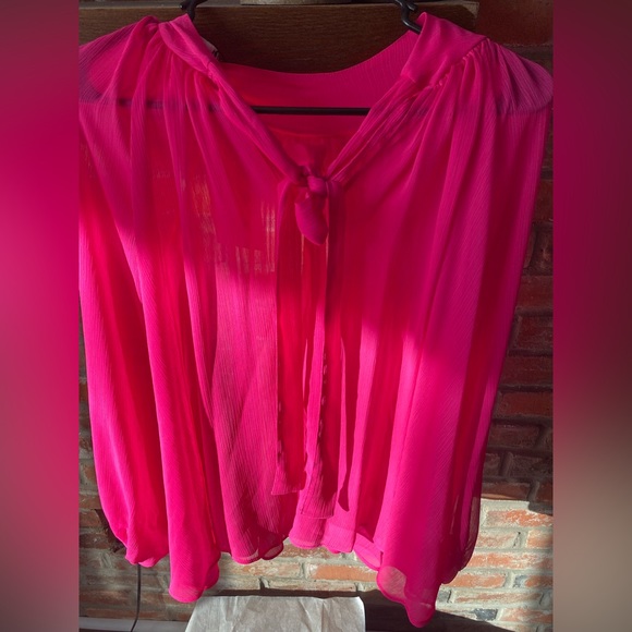 New with Tags Zara Back Tie Blouse in Fuchsia - Picture 4 of 8